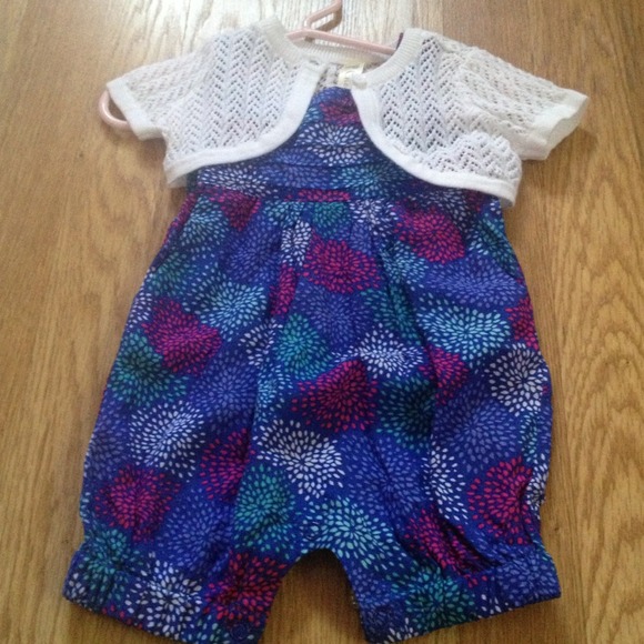 🚫Sold🚫 3 mo sun suit and sweater