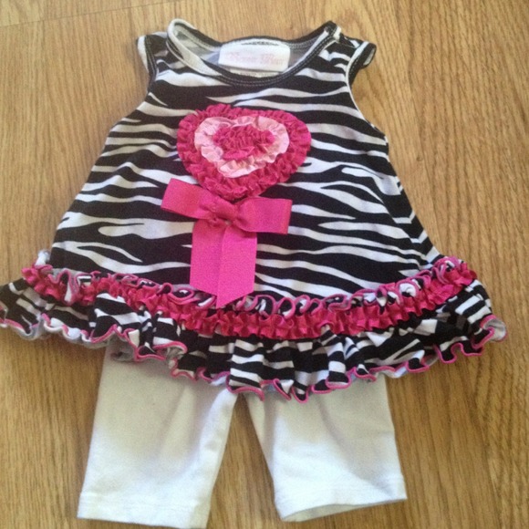 🚫 Sold 🚫Newborn pants and tank top