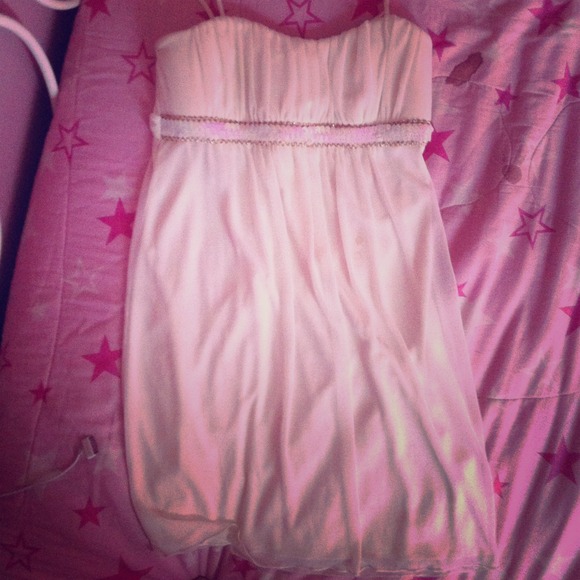 Short white dress with a gold & white band