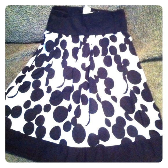 **SOLD NO LONGER AVAILABLE**ADORABLE ZIP UP SKIRT