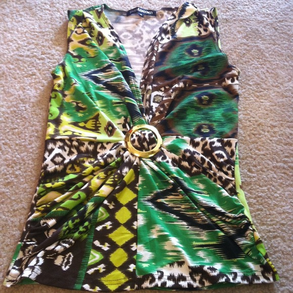 V neck, sleeveless Top