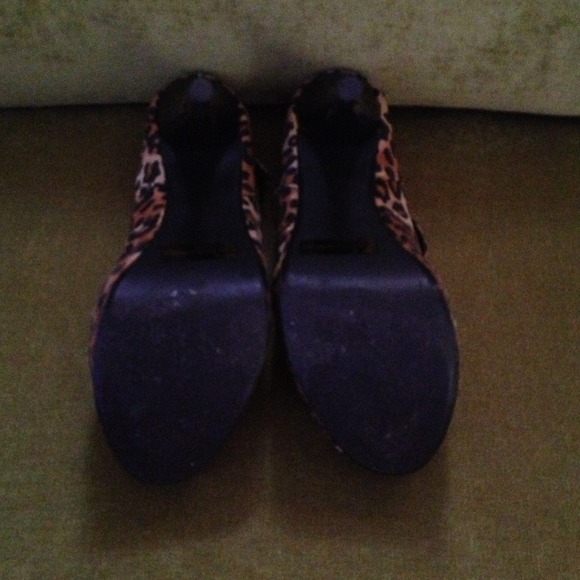 ❌SOLD ❌cheetah print high heels - Picture 3 of 3