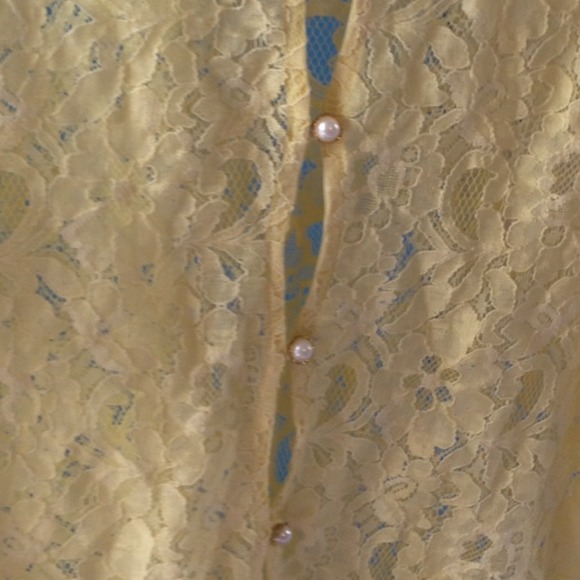 🚫SOLD 🎉HOST PICK!🎉Button up back yellow lace - Picture 3 of 3
