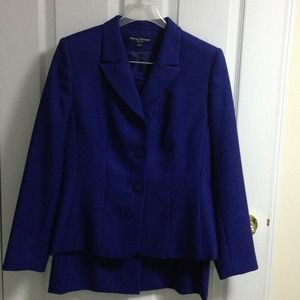 💢REDUCED💢 2-piece suit