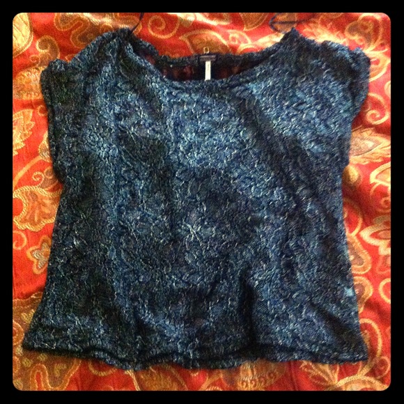 Black And gray shirt!! Súper fresh when you wearit