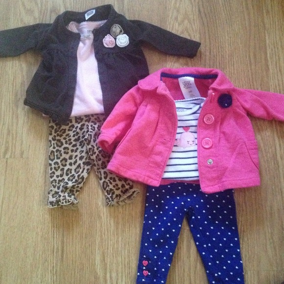 🚫Sold🚫2 Carter's newborn outfits