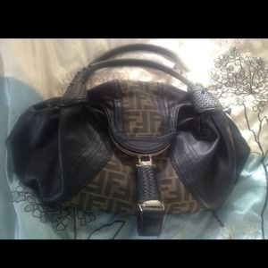 🎉REDUCED 🎉Medium Fendi Spy bag