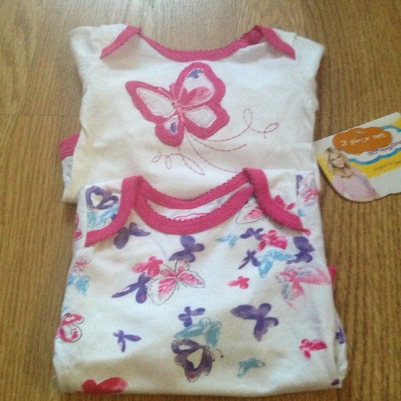 🚫Sold🚫Lot of 2 Heidi klum 3 mo onesies- long slv