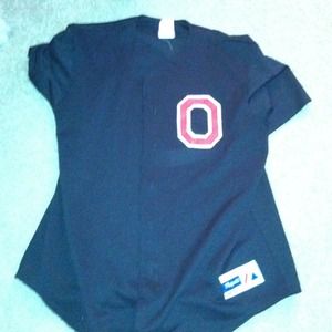 A black ohio state shirt