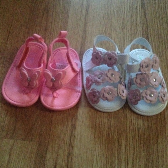 🚫Sold 🚫2 pair size 1 infant sandals