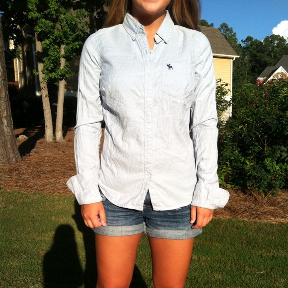 🌻Reduced! Solid Blue Fitted Button Down