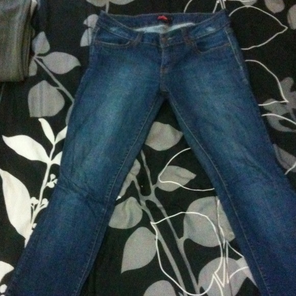 New wit no tag. Never has been worn.