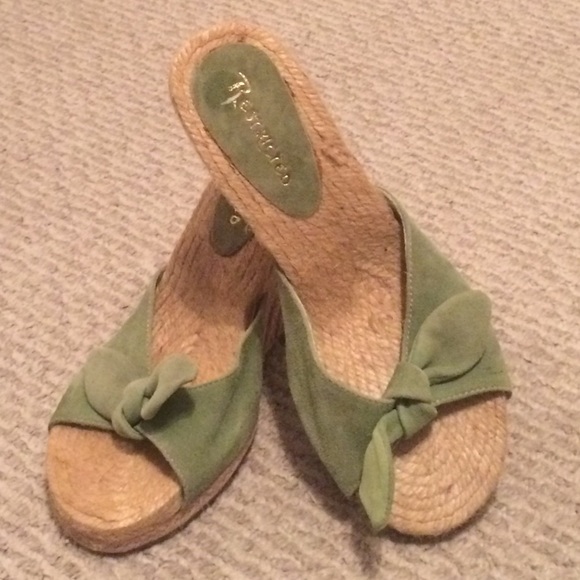 💕NWOT--Green Espadrilles💕