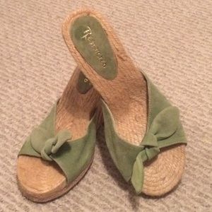 💕NWOT--Green Espadrilles💕