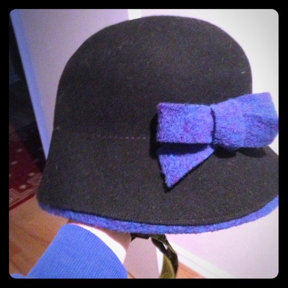 Sold!! Cute black wool hat