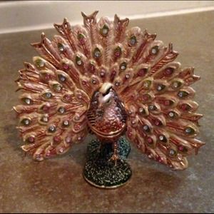 Hold✨ Swarovski crystal peacocks✨ bundle✨