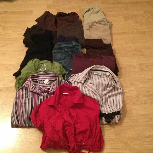 11 item Maternity bundle. 6 pants n 5 tops.