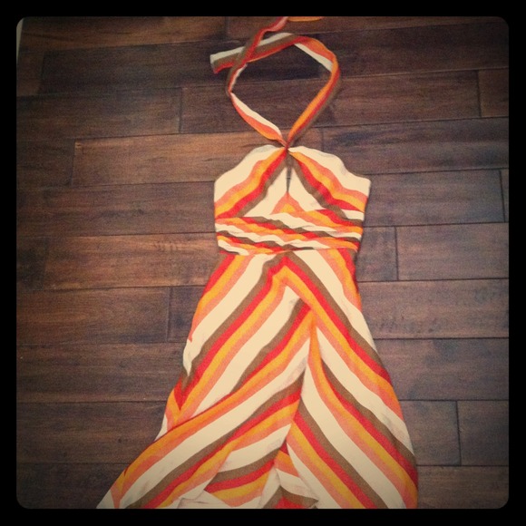 ⛔⛔SOLD⛔⛔⛔BCBG MAXAZRIA silk halter dress SZ 4