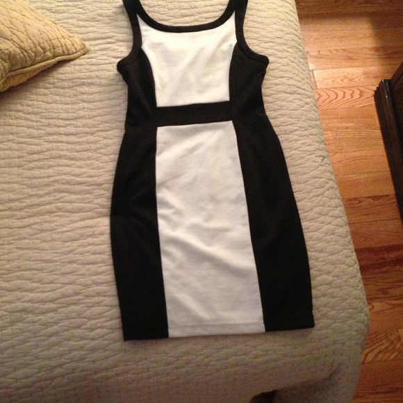 Black/white dress