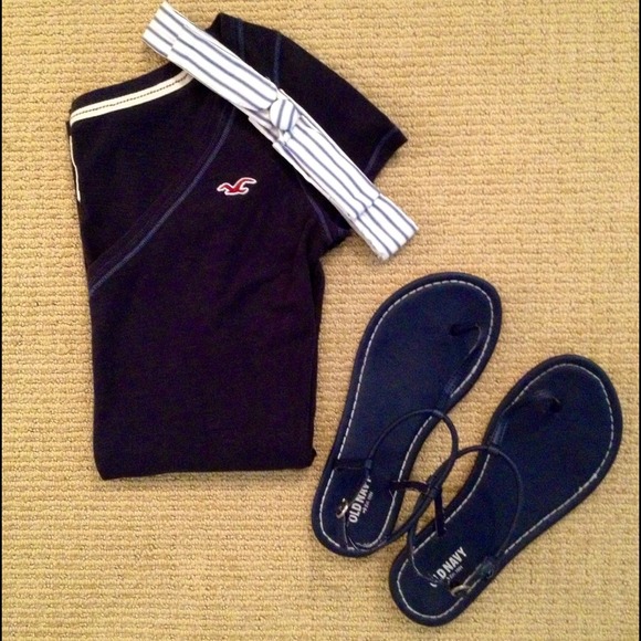 Hollister Navy short sleeve top - Picture 1 of 4