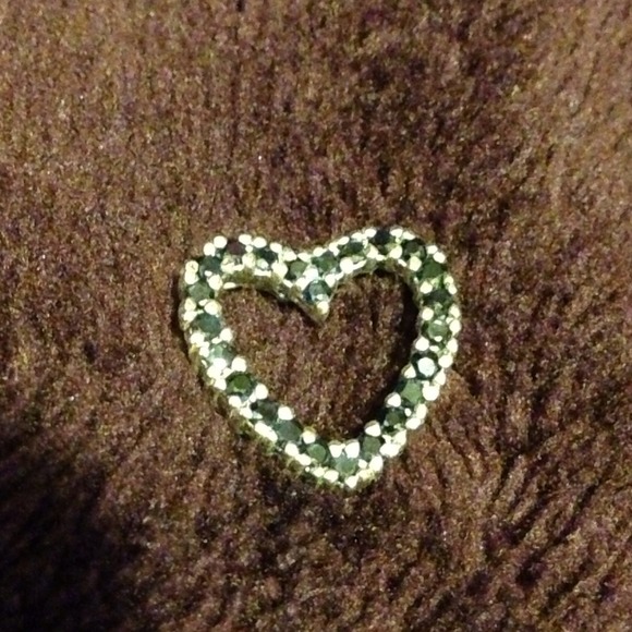 Heart pendant with 24 natural sapphires