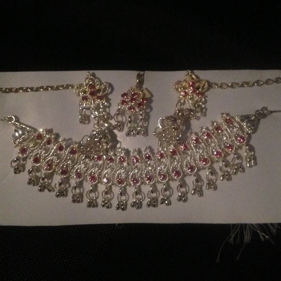 Indian jewelry w  earrings, necklace, n tikka