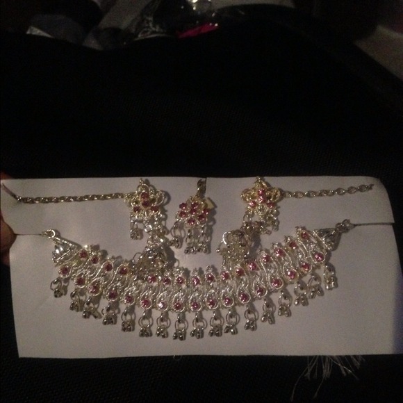 Indian jewelry w  earrings, necklace, n tikka