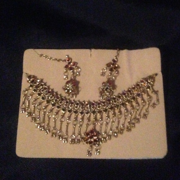 Indian jewelry w  earrings, necklace, n tikka
