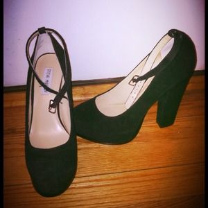 Steve Madden black suede block heel platform pump