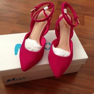 Mixx Shuz Fucshia close pointy toe sling back on