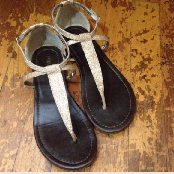 ❌SOLD❌Sparkle golden sandals!! 👡