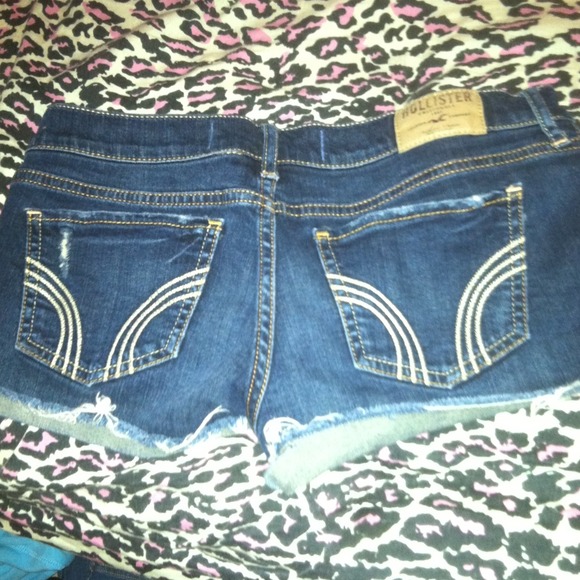 Hollister distressed jean shorts ! - Picture 2 of 2
