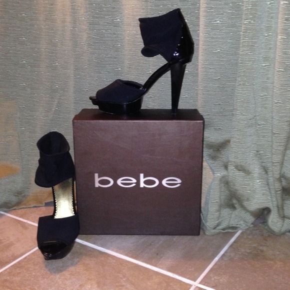 Beautiful black, dressy BeBe pumps !!