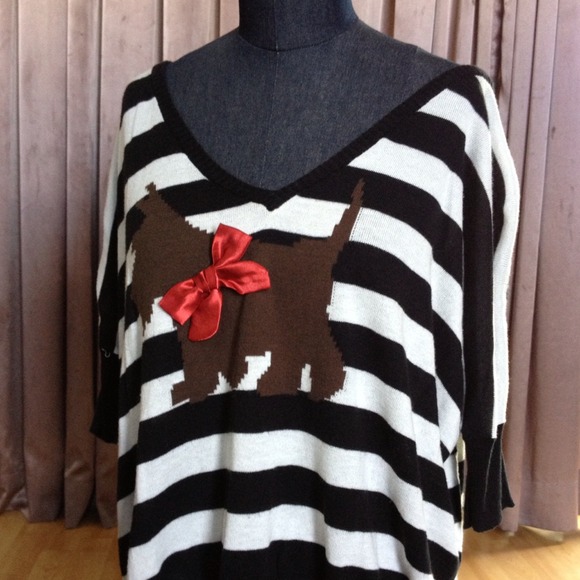 Cute black & white blouse!