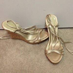 NEW Nine West gold and cork wrap wedges 8.5