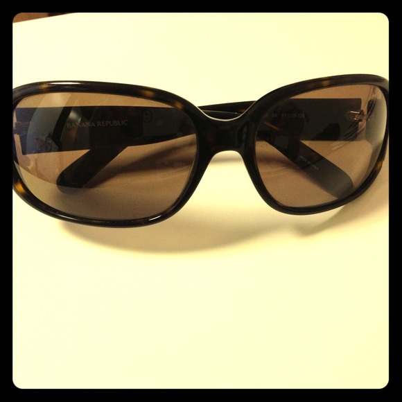 Hot New Banana Republic Ellyn Sunglasses!