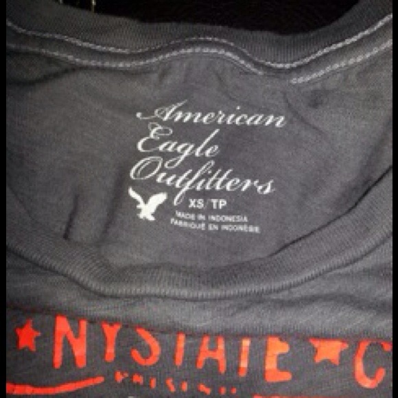 "Love" T-Shirt - Picture 3 of 3