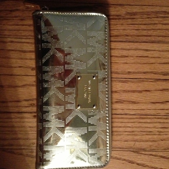 100% Authentic GOLD MK wallet 🚫NO TRADES