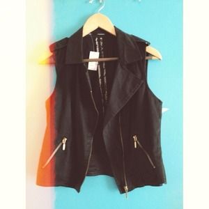 Host Pick. Army Green Never Worn Vest