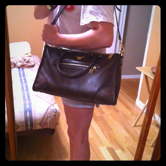 Additional pic- shoulder strap of Prada bag
