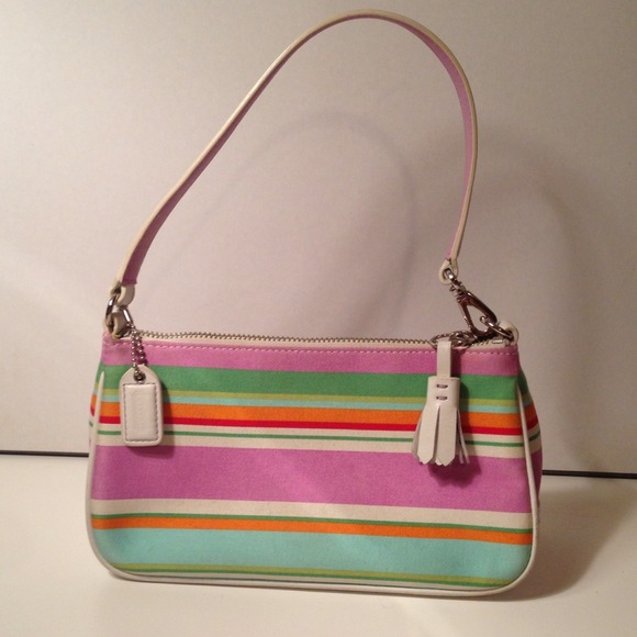 Coach purse! 🎀 - Picture 2 of 4