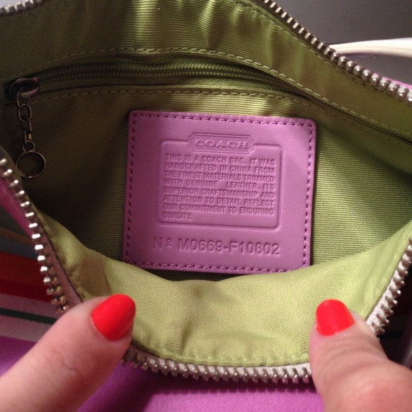 Coach purse! 🎀 - Picture 3 of 4
