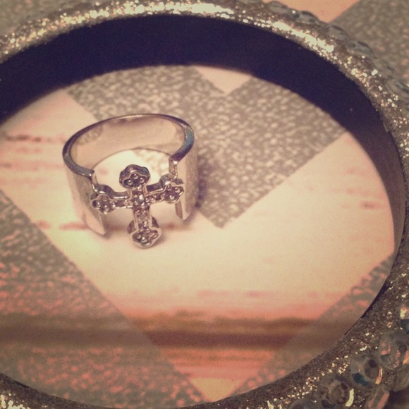 Premier Jewelry! Cross Ring