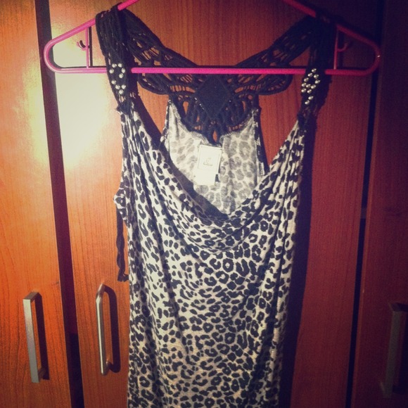 Gray leopard tank