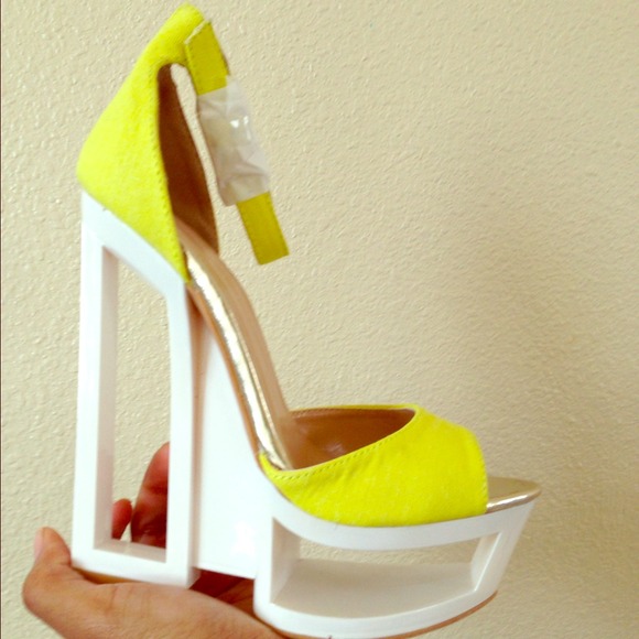 REDUCED!!!!!!!!Yellow and white heels