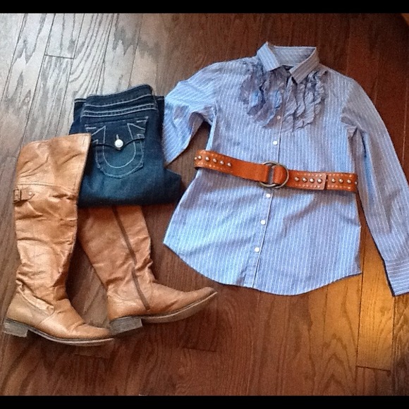 Button up Ruffle Shirt 🚫SOLD🚫 - Picture 2 of 3