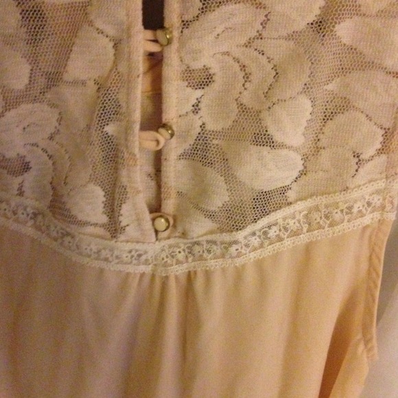 Pale pink/nude lace top! - Picture 3 of 4