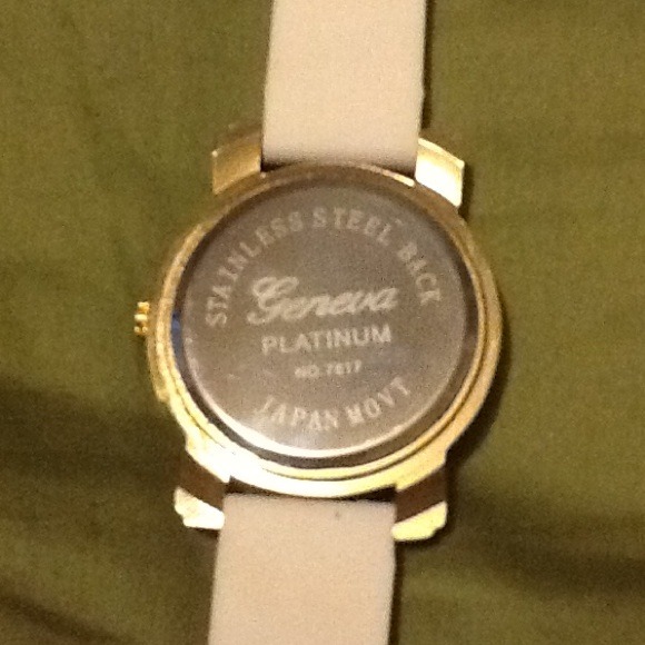 cheetah watch with rhinestones - Picture 3 of 3