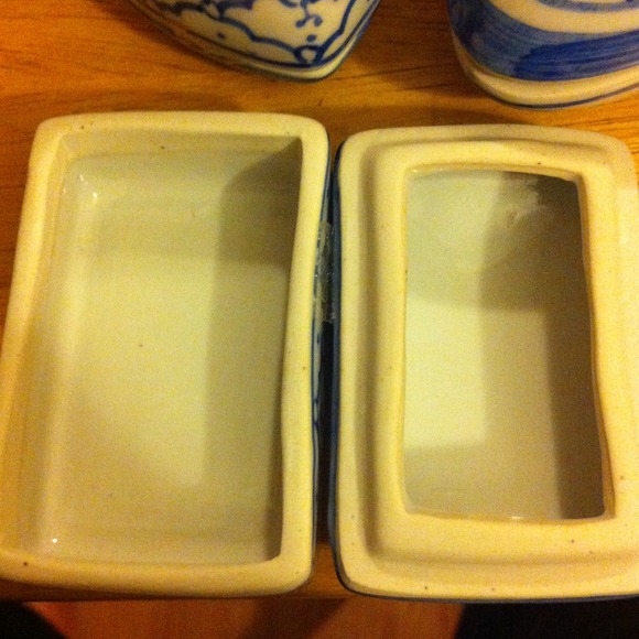 Vintage hand paint small Jewelry box - Picture 3 of 3