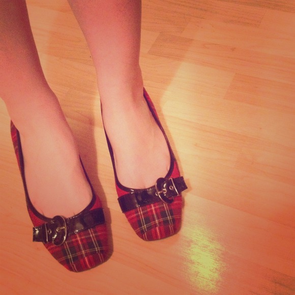 Buckle plaid flats
